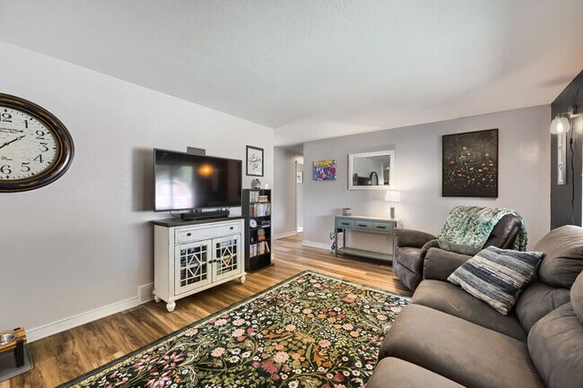 Building Photo - 2118 Monteagle St