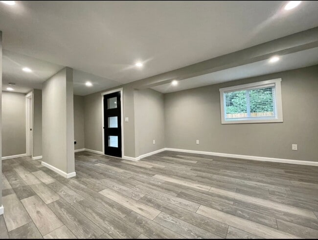 Building Photo - Stunning Mid Century Modern Cottage In Mill Park Neighborhood~  Large Yard w/ Privacy Fence~ Wash...