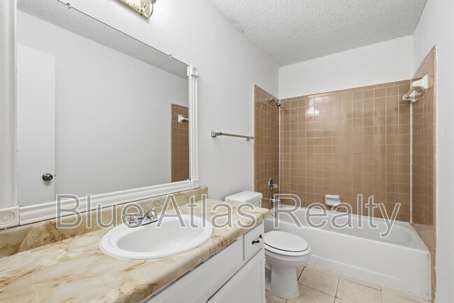 Building Photo - 4101 Gentle Springs Dr