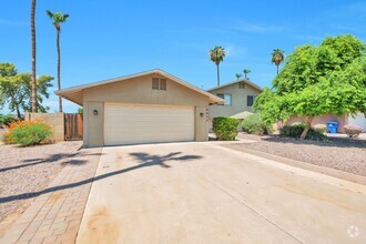 Building Photo - 6 bed/ 3.5 bath