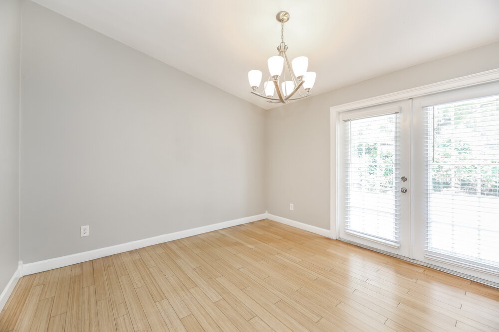 Building Photo - 3013 Hampstead Dr