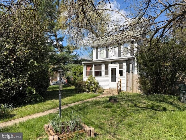 Building Photo - 5014 Delaware St