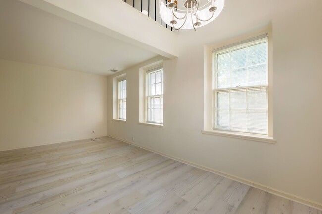 Building Photo - Loft Living at McLean Gardens 1BR plus Lof...