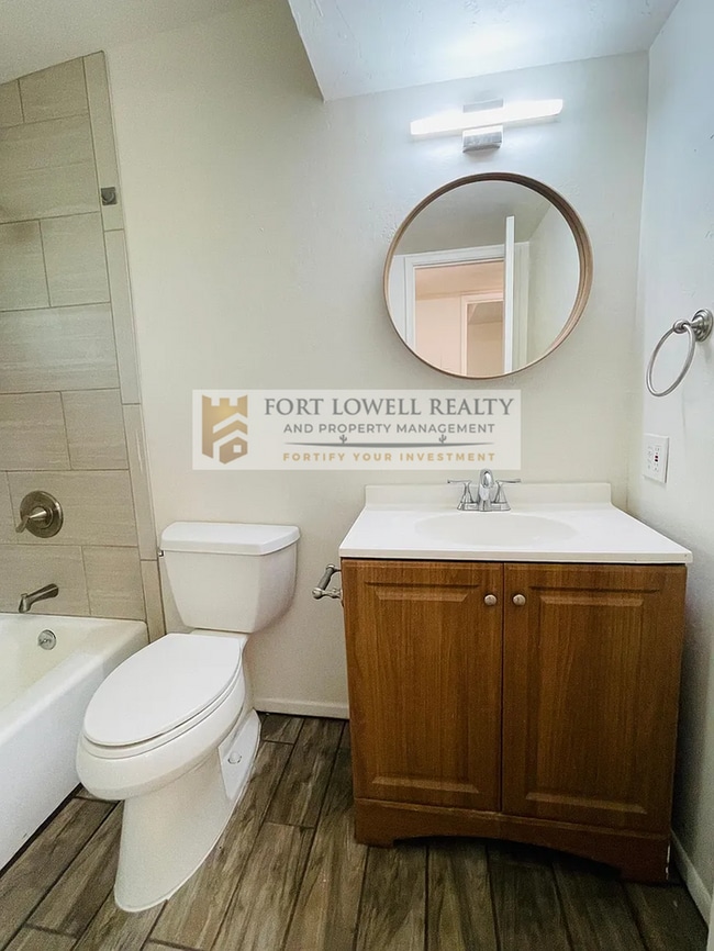 Building Photo - The Richey - 2 Bed / 1 Bath End Unit in Central Tucson!