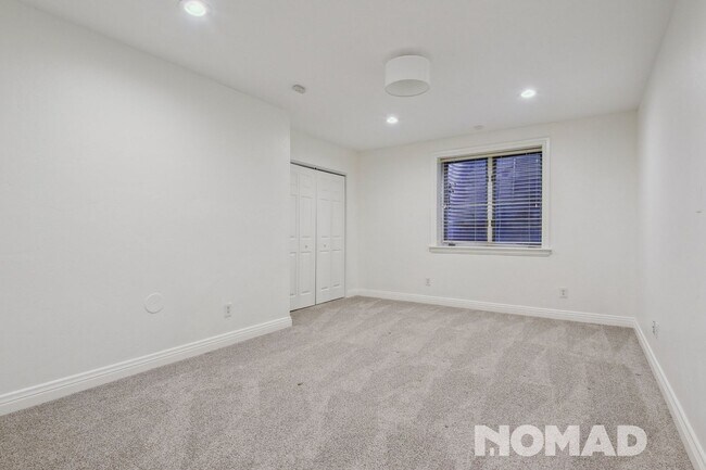 Building Photo - Stunning 5BR House in Denver