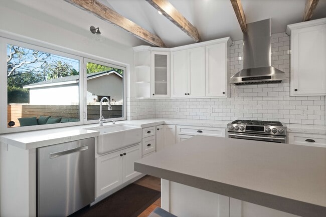 Building Photo - 2813 Military Ave