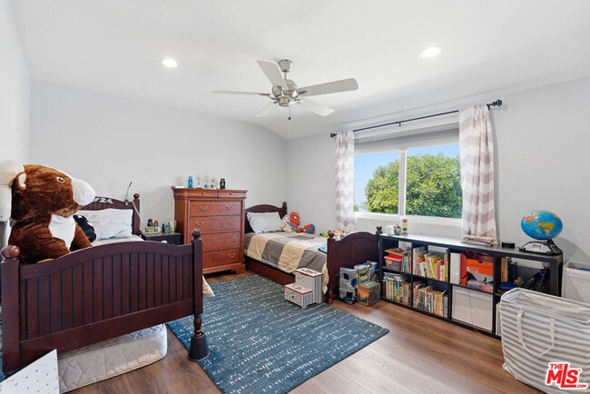 Building Photo - 5516 Bluebell Ave