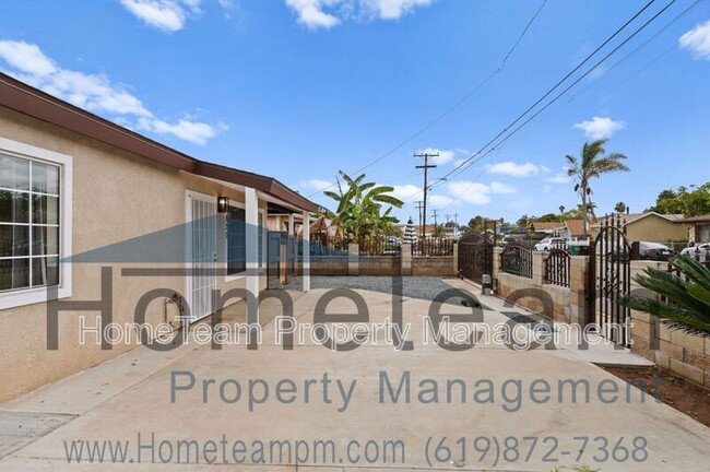 Building Photo - 820 Harris Ave