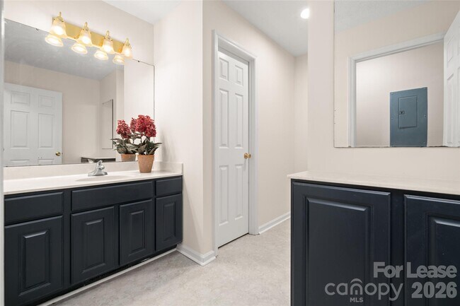 Building Photo - 73 The Old Run Rd