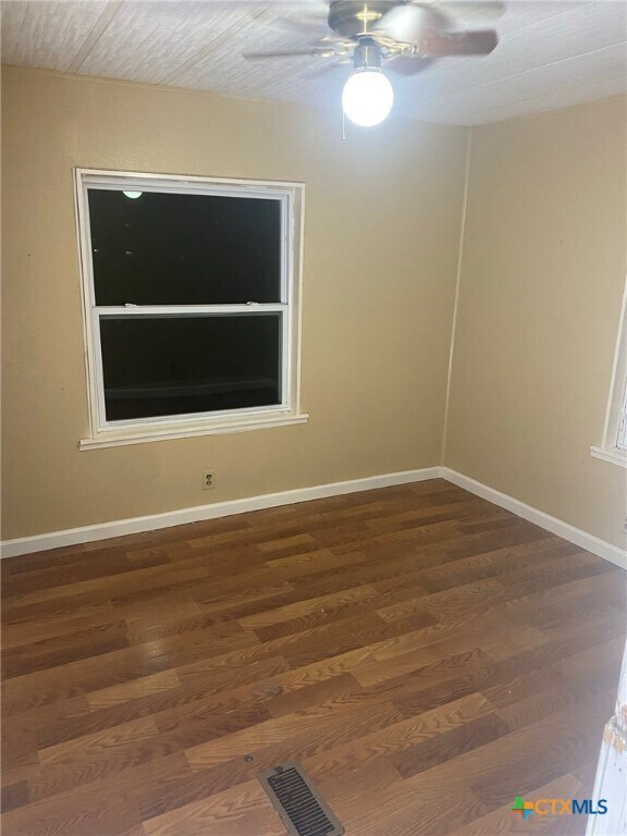 Building Photo - 5576 Helm Ln