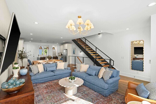 Building Photo - 1706 8th Ave S