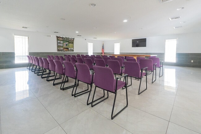 Building Photo - 4156 Inverrary Dr