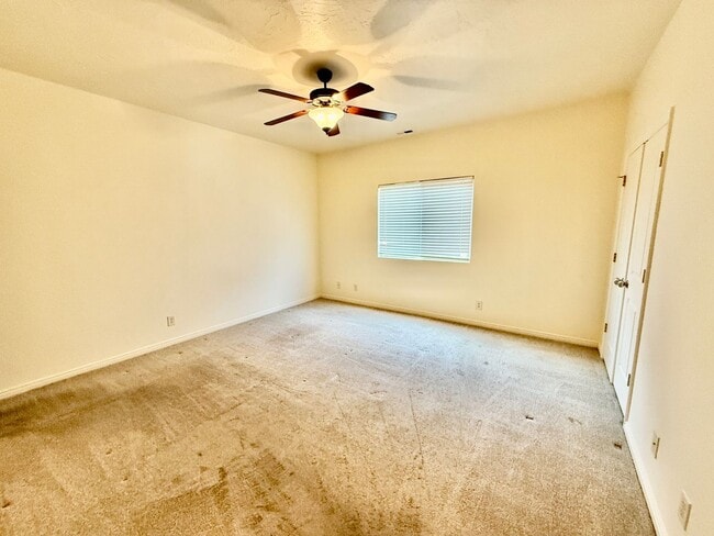 Building Photo - Spacious & Sunny Home in Quiet Hurricane N...