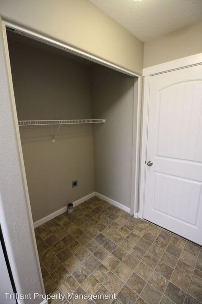 Building Photo - NICE 3 Bedroom 2 & 1/2 Bath 2-Story Duplex...