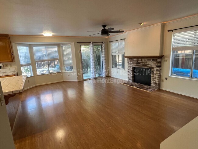 Building Photo - 440 Gianelli St