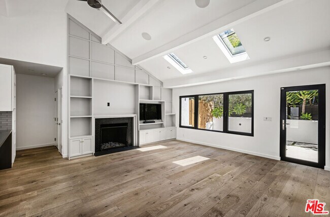 Building Photo - 2425 Rinconia Dr