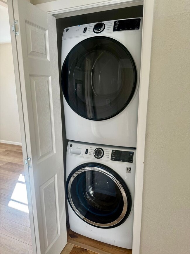 Building Photo - Newly Remodeled 2 Bed, 1 Bath Apt in Near The Paseo