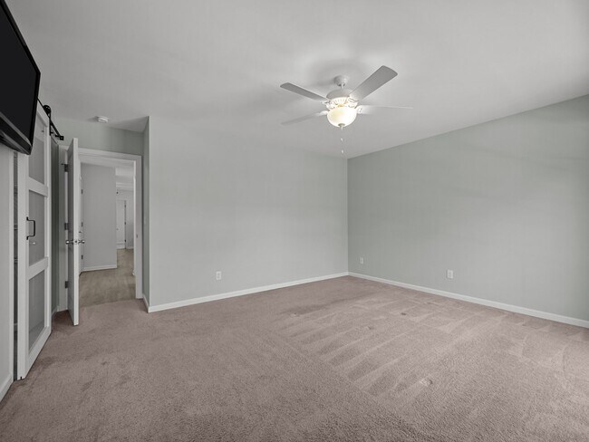 Master Suite - 139A James Ave