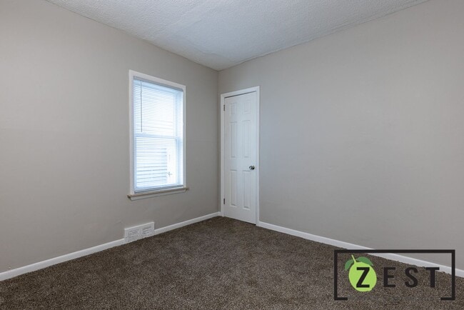 Building Photo - OPEN HOUSE- 4/2! 3PM-330PM! 2-BEDROOM 1-BATHROOM RANCH