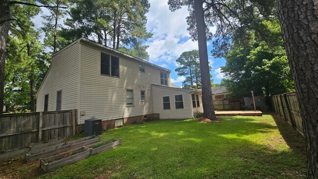 Building Photo - 445 W Chickasaw Rd