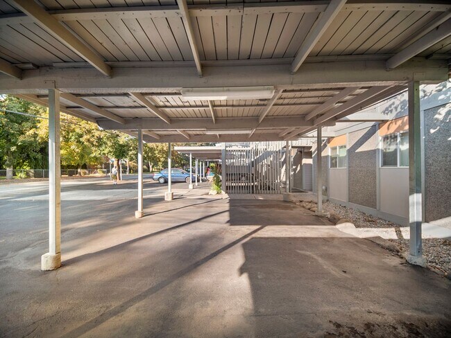 Building Photo - DESIRABLE MILLWOOD NEIGHBORHOOD ON TREE LI...