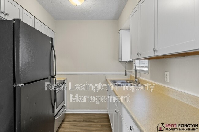 Building Photo - 3966 Northampton Dr