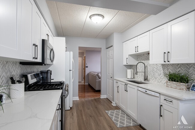 Building Photo - 11110 E Cove Cir