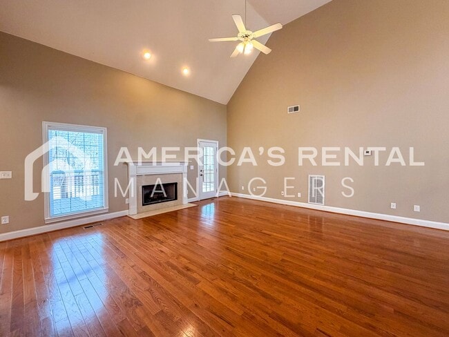 Building Photo - Spacious Five Bedroom Residence in Meadowbrook!