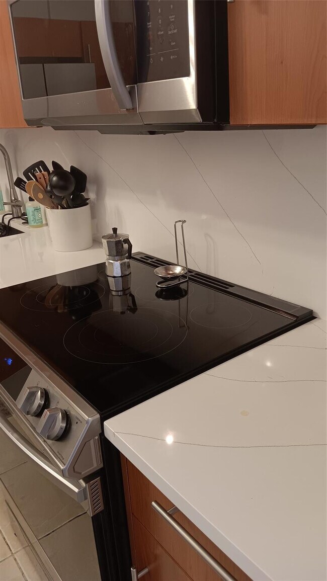 Building Photo - 3001 S Ocean Dr