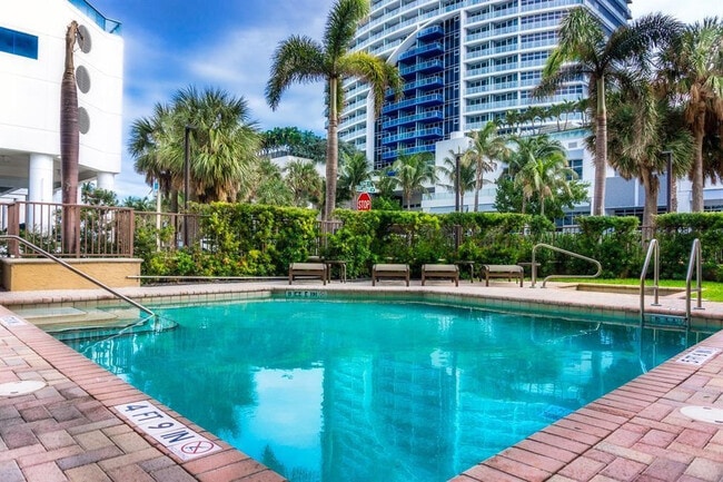 Building Photo - 3035 Riomar St