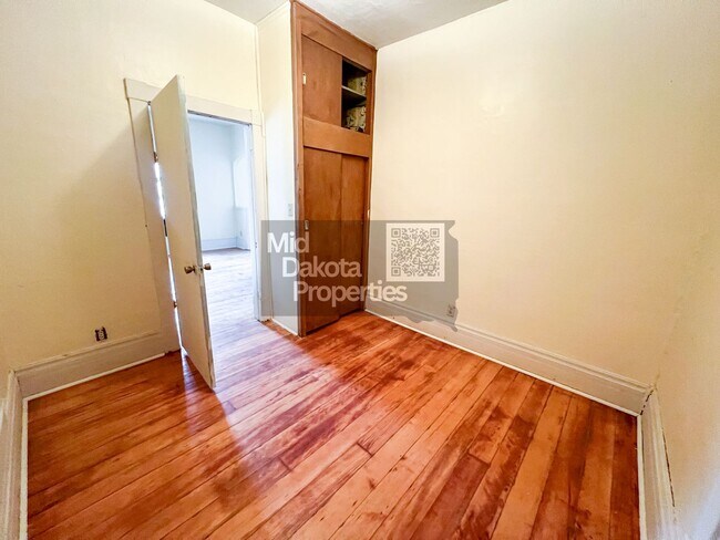 Building Photo - 623 E Hanson-3 bedroom house