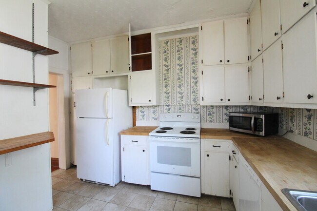 Building Photo - 609 Collicello St
