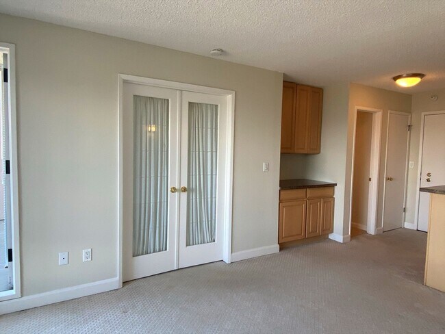 Building Photo - Studio Condo Available Now