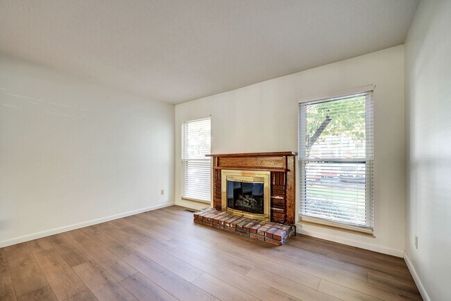 Building Photo - Live the Lake Lifestyle! 3-bedroom, 1.5-bath Condo