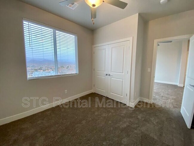 Building Photo - 438 N Stone Mountain Dr