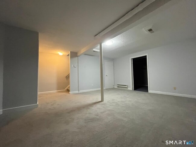 Building Photo - 221 Cottonwood Rd