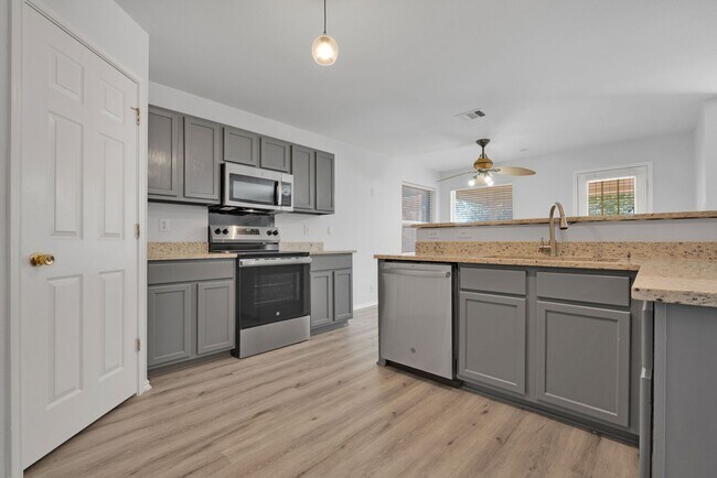 Building Photo - Charming 4-Bedroom Home in a Gated Community- Near Randolph AFB and JB Ft Sam Houston!