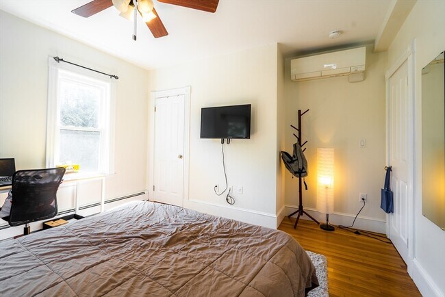 Building Photo - 4 Hardwick St