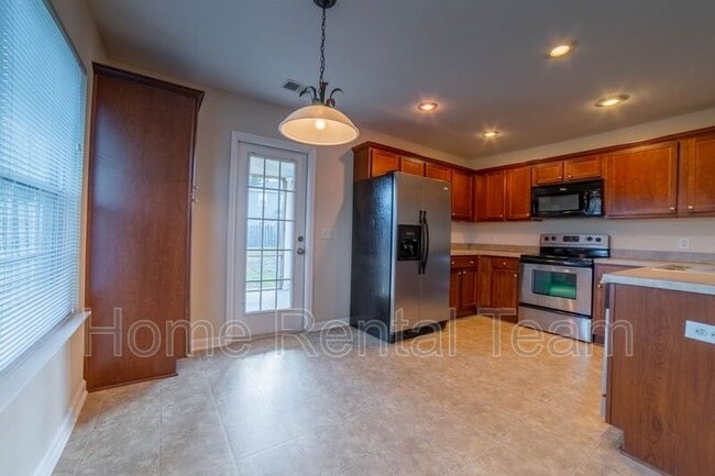 Building Photo - 37 Twin Oaks Pl