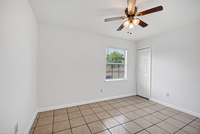 Building Photo - 14219 Dartwood Dr