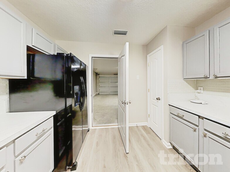 Building Photo - 1560 Backwater Drive