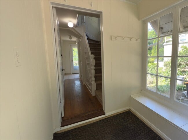 Building Photo - 130 Rockland Ave