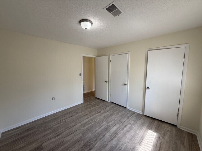 Building Photo - Richland Apartments Building F