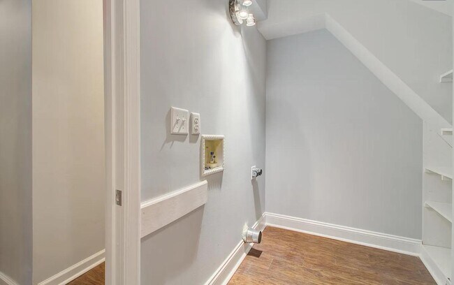 Building Photo - 403 Fairington Dr