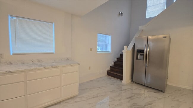 Building Photo - 421 Sidney St