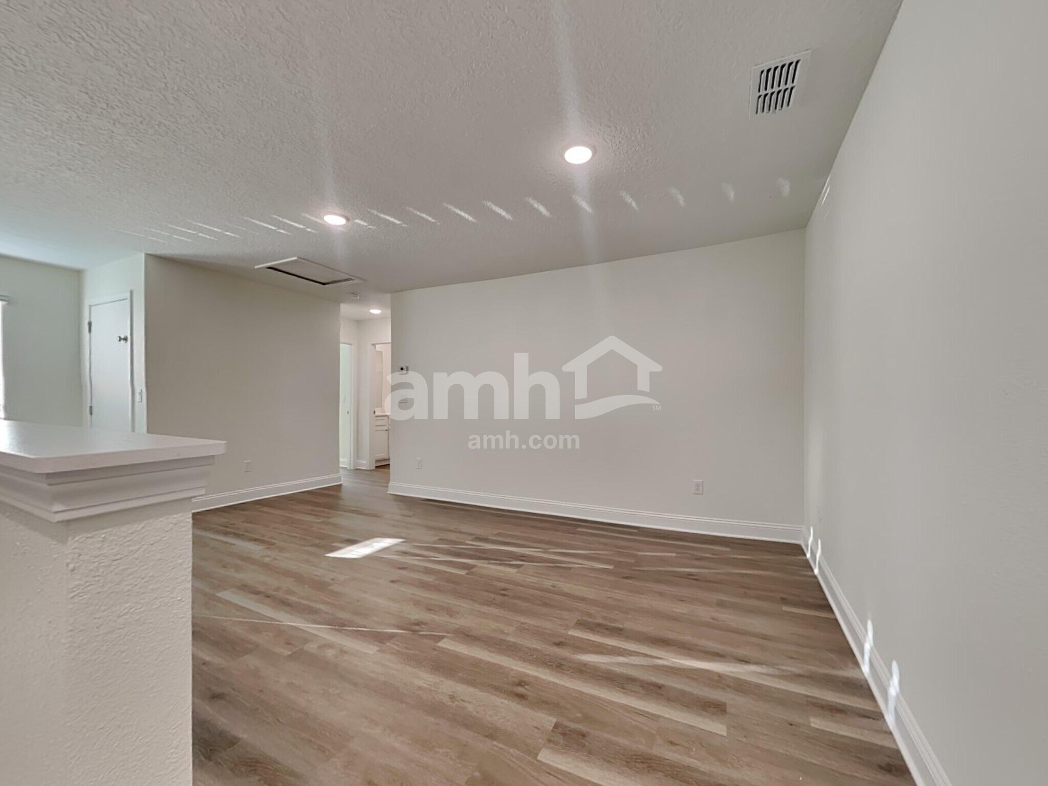 Building Photo - 11614 Hillside Dr