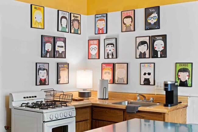 Building Photo - 3536 N Racine Ave