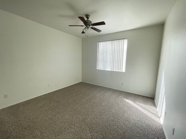 Building Photo - NEW CARPET AND PAINT, 2 bed/2 bath/ 1 CG/ ...