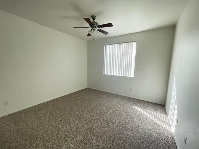 Building Photo - NEW CARPET AND PAINT, 2 bed/2 bath/ 1 CG/ Overlooking beautiful pool