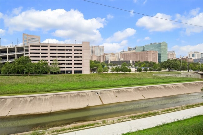 Building Photo - 6832 Staffordshire Blvd